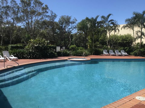 Marcoola Beachfront 3BR -Pool-100m To The Beach. - Accommodation Gladstone 1