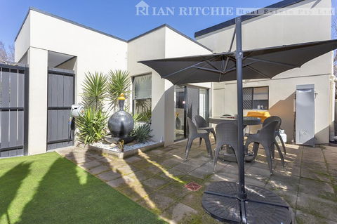 Marilyns Place: Private + Spacious + Central - Accommodation Gladstone 1