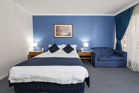 MAS Country Riverboat Lodge Motor Inn - Accommodation Gladstone 0