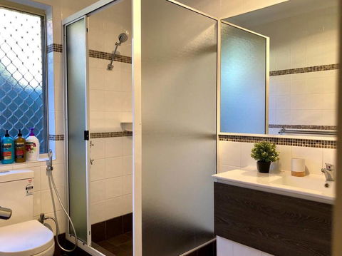 Massive Home (7 Mins To City) - Accommodation Gladstone 3