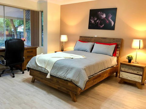 Massive Home (7 Mins To City) - Accommodation Gladstone 2