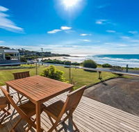 MAVI BEACH HOUSE - beachfront wifi views - Accommodation Gladstone