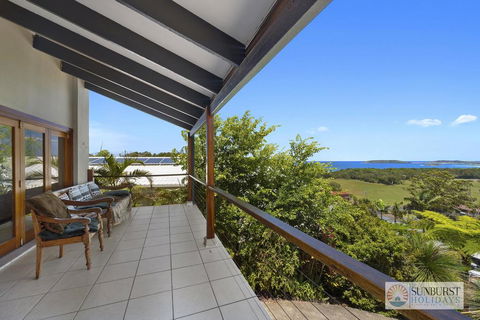 Mcauleys Beach House - Accommodation Gladstone 2