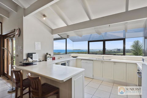 Mcauleys Beach House - Accommodation Gladstone 3
