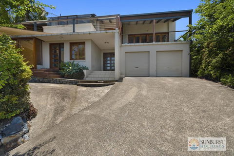 Mcauleys Beach House - Accommodation Gladstone 0
