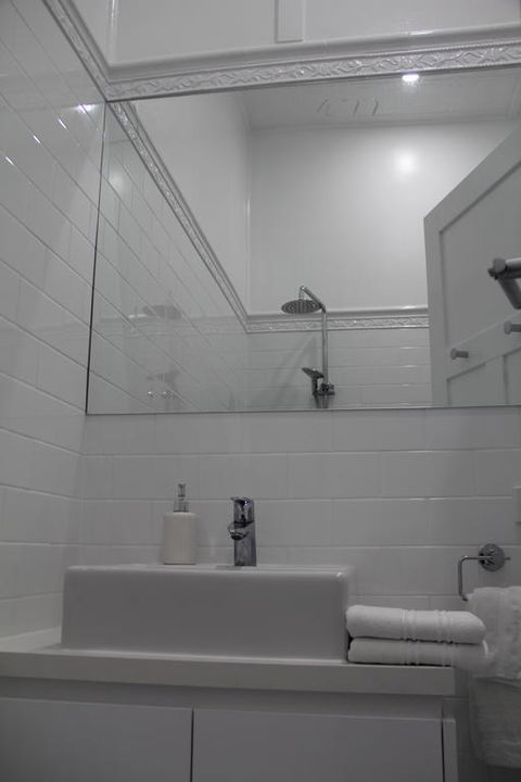 Mentor Chambers Apartment Bed & Breakfast - Accommodation Gladstone 3