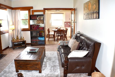 Meraki House - Accommodation Gladstone 2