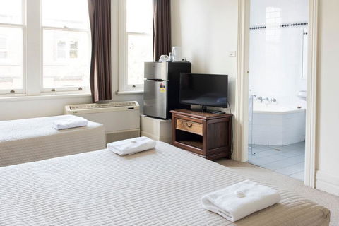 Mercantile Hotel - Accommodation Gladstone 2