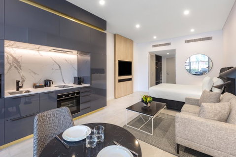 Meriton Suites Broadbeach - Accommodation Gladstone 2