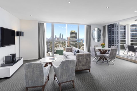 Meriton Suites Broadbeach - Accommodation Gladstone 1