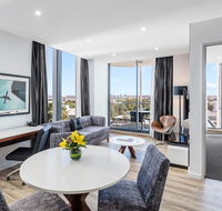 Meriton Suites Mascot Central - Accommodation Gladstone