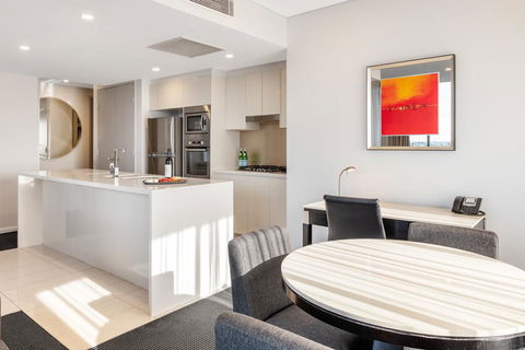Meriton Suites Zetland - Accommodation Gladstone 3