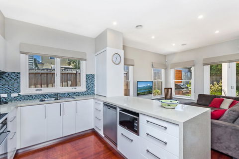 Merri Place - Accommodation Gladstone 2