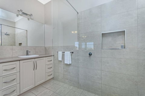 Merri Place - Accommodation Gladstone 1