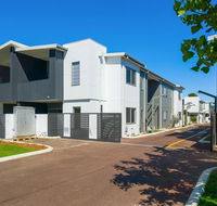 MERRIFIELD Foothill Suites - RELAXING LIFETYLE CHOICE - Accommodation Gladstone