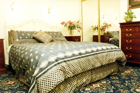 Merton Manor Exclusive B&B - Accommodation Gladstone 3