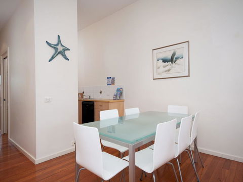 Messines Street, Starfish Lodge, Unit 1, 1A - Accommodation Gladstone 1