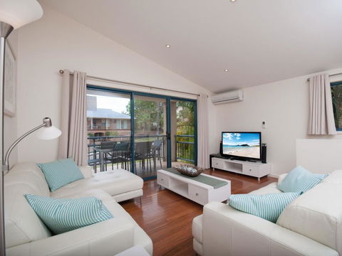 Messines Street, Starfish Lodge, Unit 1, 1A - Accommodation Gladstone 0