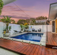 Miami Beachside Beach House - Accommodation Gladstone