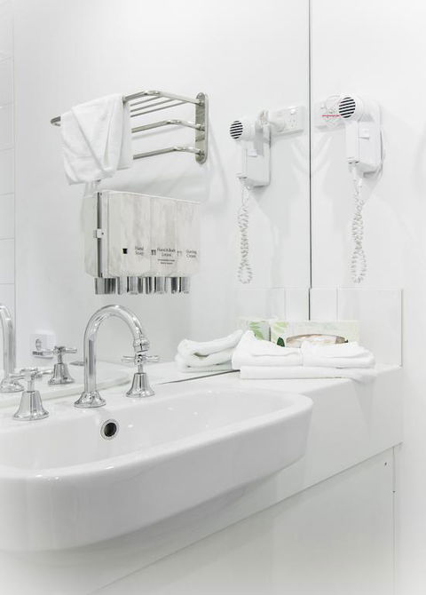 Miami Hotel Melbourne - Accommodation Gladstone 3