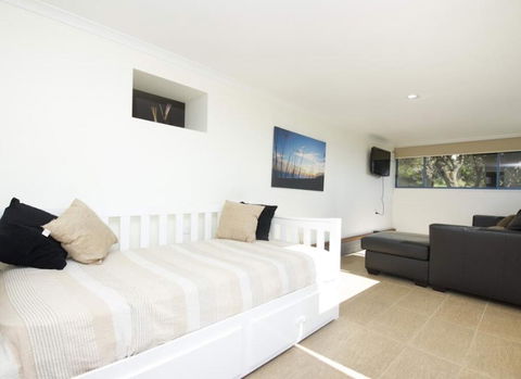 Mick's Apartment - Seal Rocks Beachfront - Accommodation Gladstone 1