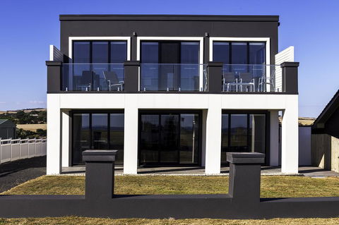 Midas Ocean View - Accommodation Gladstone 1