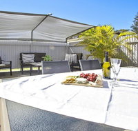 Middle Sea - perfect for two families - Accommodation Gladstone