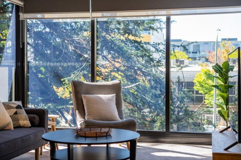 Midnight Apartments Accommodate Canberra - Accommodation Gladstone 0