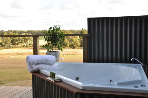 Mile End Glamping Pty Ltd - Accommodation Gladstone 1