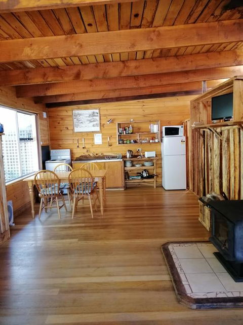 Minnow Cabins Lower Beulah - Accommodation Gladstone 3
