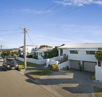 Minutes walk to Peregian Beach and surf - Unit 1/28 Pelican Street - Accommodation Gladstone