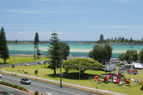 Mirage, Unit 502 6-8 Manning Street - Accommodation Gladstone 0