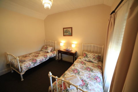Miss Mabel Cottage - Accommodation Gladstone 3