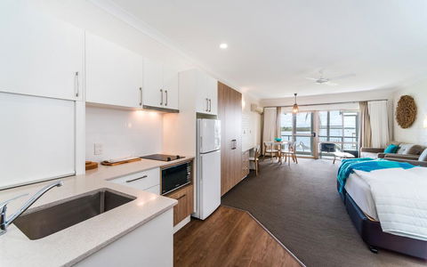 Moby Dick Waterfront Resort Motel - Accommodation Gladstone 3