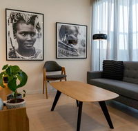 Modern 1 Bedroom Apartment South Yarra - Accommodation Gladstone