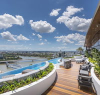 Modern Apartment in South Brisbane Infinity Pool - Accommodation Gladstone
