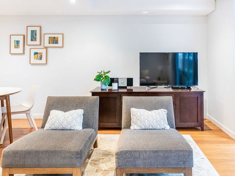Modern Apartment With Large Courtyard And Short Walk To Bondi Beach - Accommodation Gladstone 2