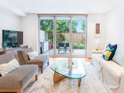 Modern Apartment With Large Courtyard And Short Walk To Bondi Beach - Accommodation Gladstone 0