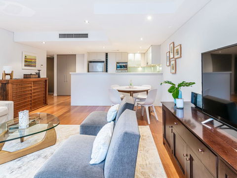 Modern Apartment With Large Courtyard And Short Walk To Bondi Beach - Accommodation Gladstone 1