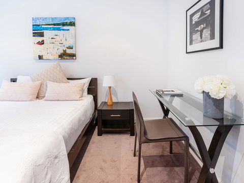Modern Apartment With Large Courtyard And Short Walk To Bondi Beach - Accommodation Gladstone 3
