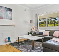 Modern Aus home on the edge of North Ryde Oval - Accommodation Gladstone