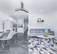 Modern Beach Front Apartment - Accommodation Gladstone