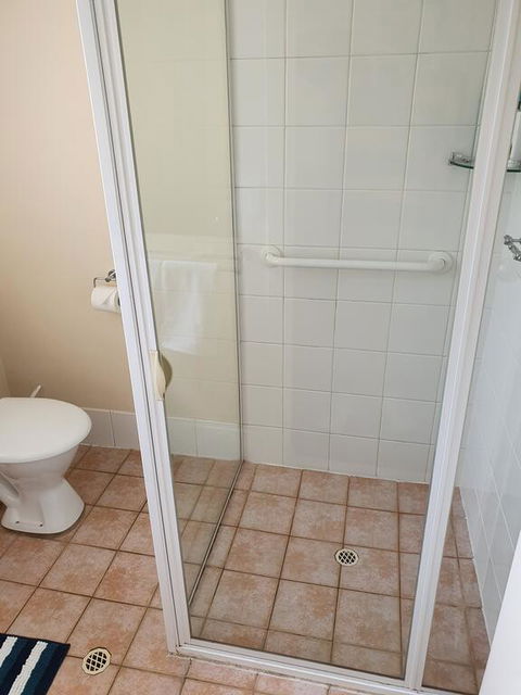 Modern Cosy Studio Close To QEH + Adelaide CBD + Airport + Beaches - Accommodation Gladstone 2