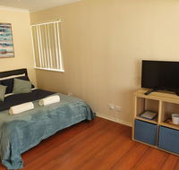 Modern Cosy Studio Close to QEH  Adelaide CBD  Airport  Beaches - Accommodation Gladstone