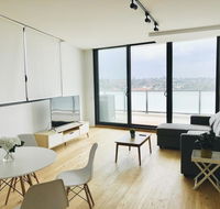 Modern Designer 2BR Apartment Near Airport  Beach - Accommodation Gladstone