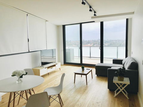 Modern Designer 2BR Apartment Near Airport & Beach - Accommodation Gladstone 0