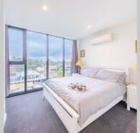 Modern Luxury 3 Bedroom Apartment with Sea Views - Accommodation Gladstone