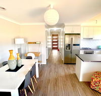 Modern Majestic - everything you need - private location - Accommodation Gladstone