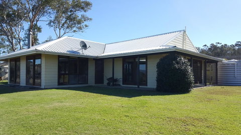 Molly Morgan Vineyard - Accommodation Gladstone 0