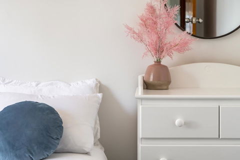 Moonah House-10 Mins To CBD & MONA, 4BR, 2 BATH, Great View, Park 3 Cars, Sleep 11, King Bed, En-suite - Accommodation Gladstone 1